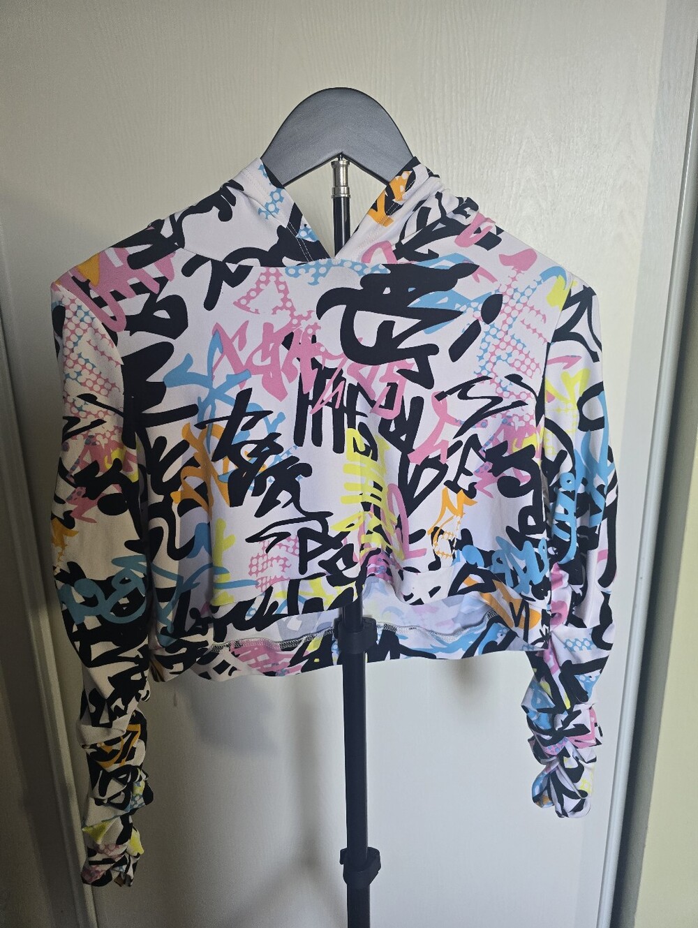 Graffiti Print Cropped Hoodie in Pastel Multicolor